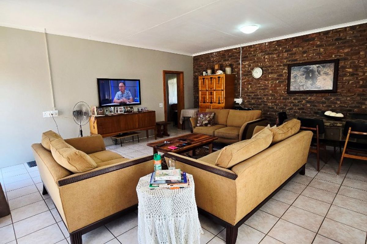 Stylish Family Home with Solar Power, Lapa & Pool – A Must-See! - Photo 4