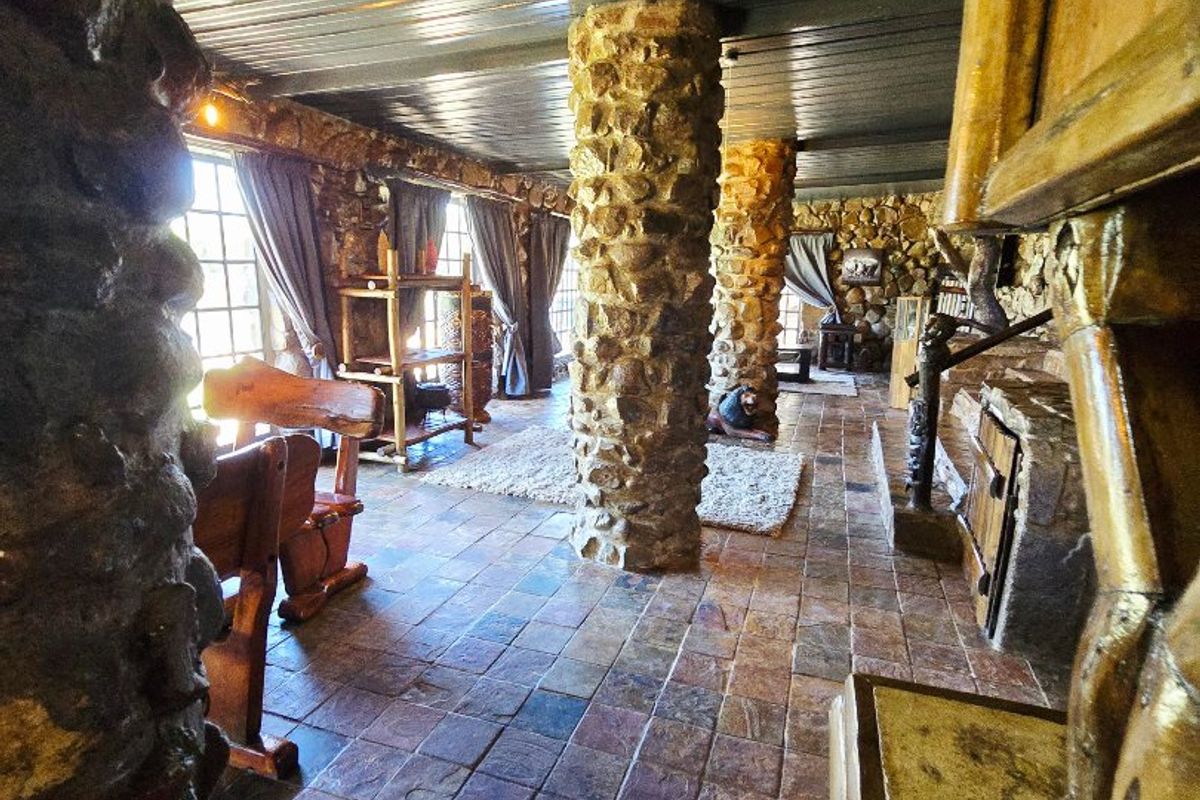 LUXURY RIVERFRONT LODGE FOR SALE – VAAL RIVER, BLOEMHOF - Photo 4