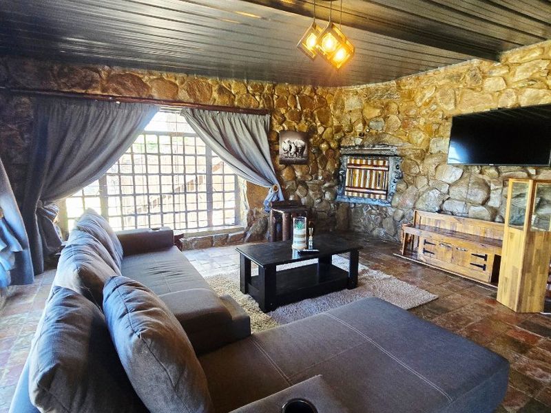 LUXURY RIVERFRONT LODGE FOR SALE – VAAL RIVER, BLOEMHOF - Photo 8