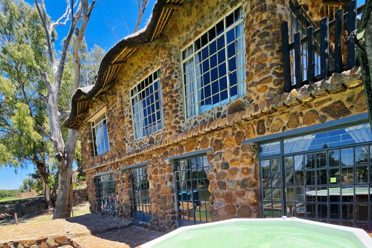 LUXURY RIVERFRONT LODGE FOR SALE – VAAL RIVER, BLOEMHOF - Photo 2