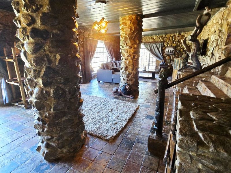 LUXURY RIVERFRONT LODGE FOR SALE – VAAL RIVER, BLOEMHOF - Photo 3