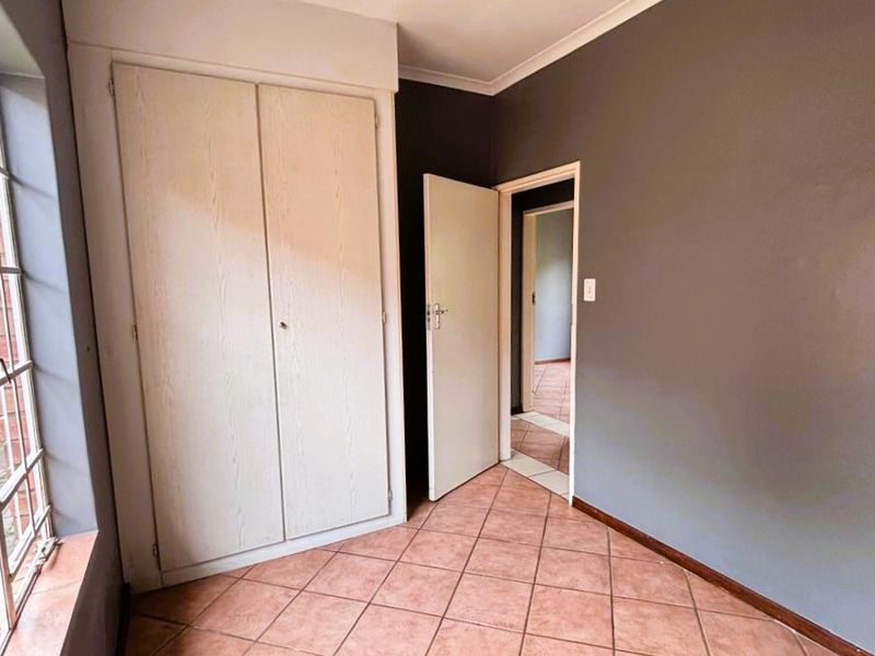 Stunning 3 Bed 2 Bath simplex for sale in Eco Park Estate - Photo 10