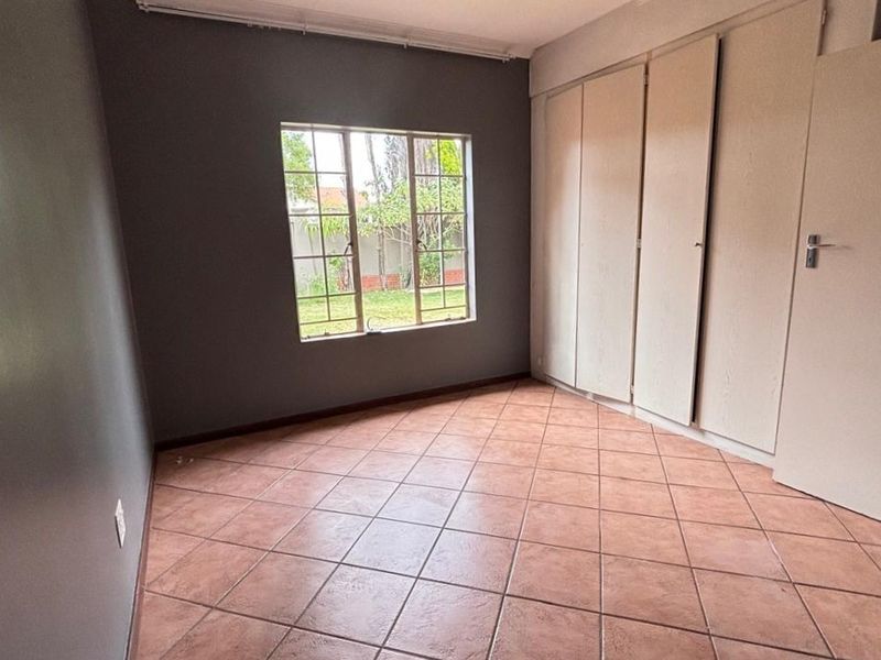 Stunning 3 Bed 2 Bath simplex for sale in Eco Park Estate - Photo 8