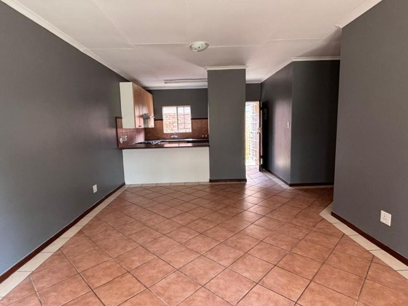 Stunning 3 Bed 2 Bath simplex for sale in Eco Park Estate - Photo 6