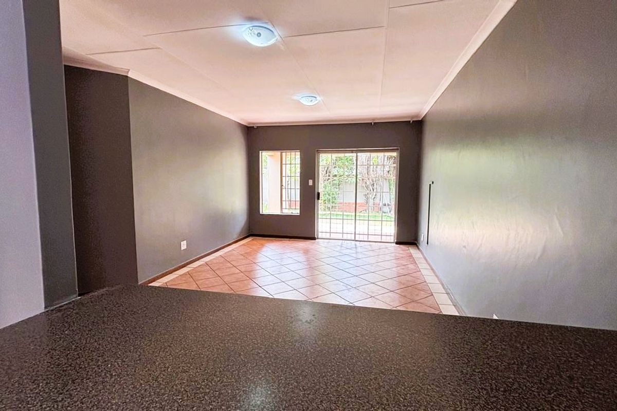 Stunning 3 Bed 2 Bath simplex for sale in Eco Park Estate - Photo 5