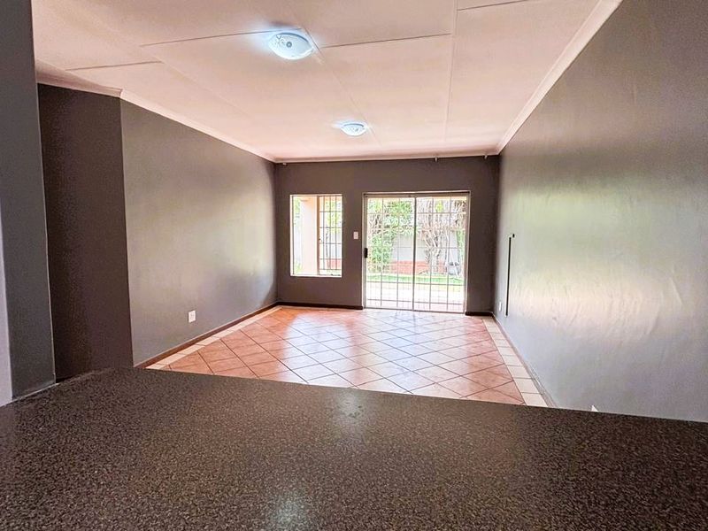 Stunning 3 Bed 2 Bath simplex for sale in Eco Park Estate - Photo 5