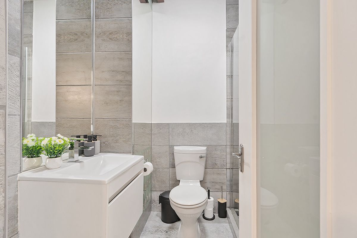 Fully Furnished 2 Bed Apartment  - Photo 5