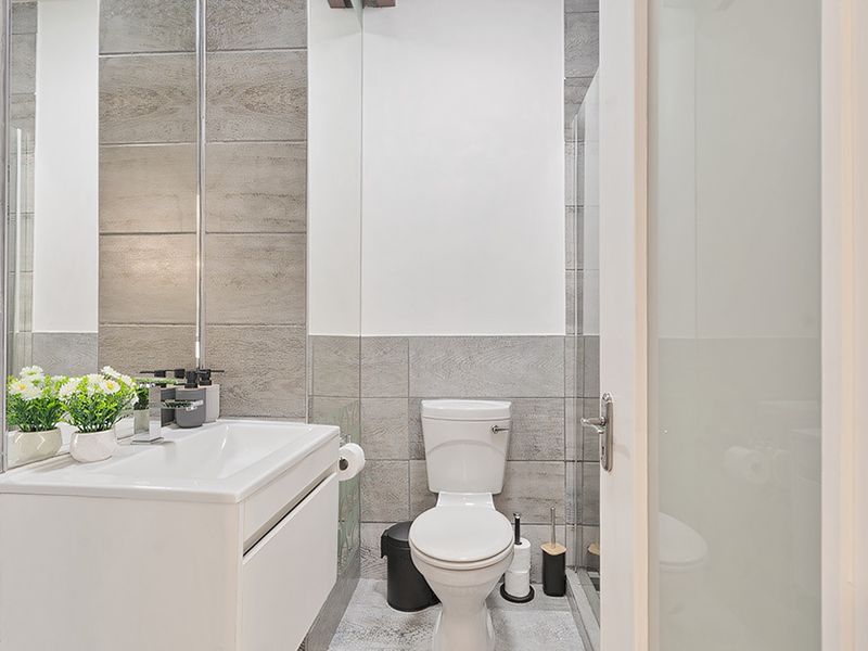 Fully Furnished 2 Bed Apartment  - Photo 5