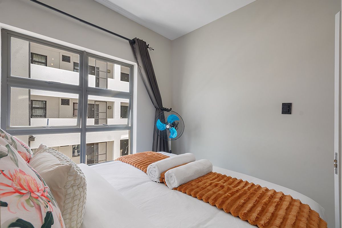 Fully Furnished 2 Bed Apartment  - Photo 3