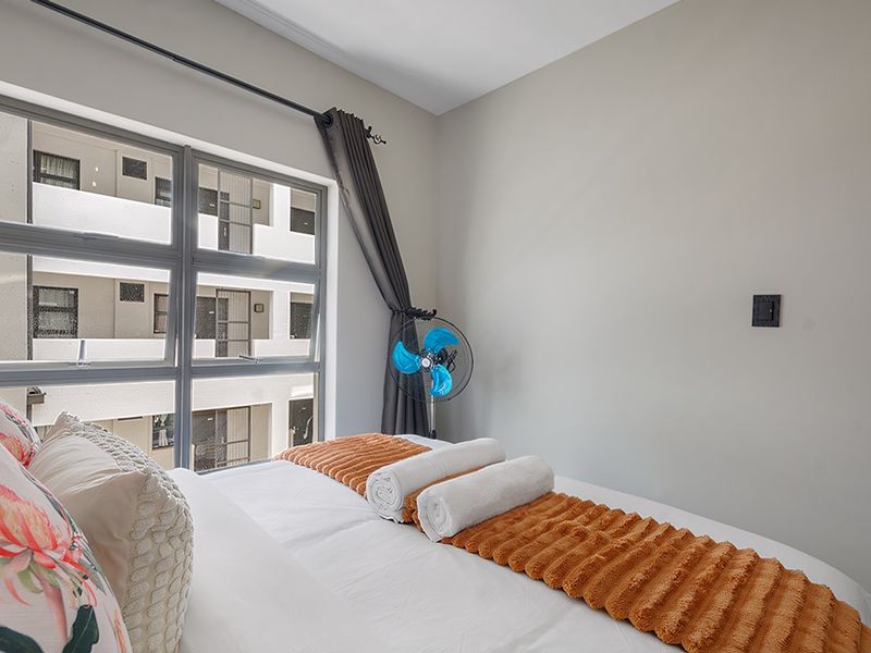 Fully Furnished 2 Bed Apartment  - Photo 3