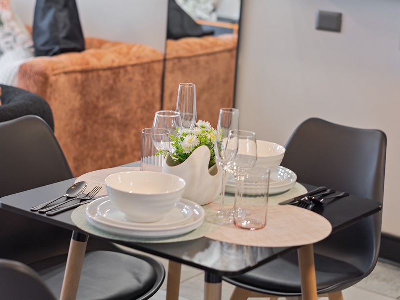 Fully Furnished 2 Bed Apartment  - Photo 9