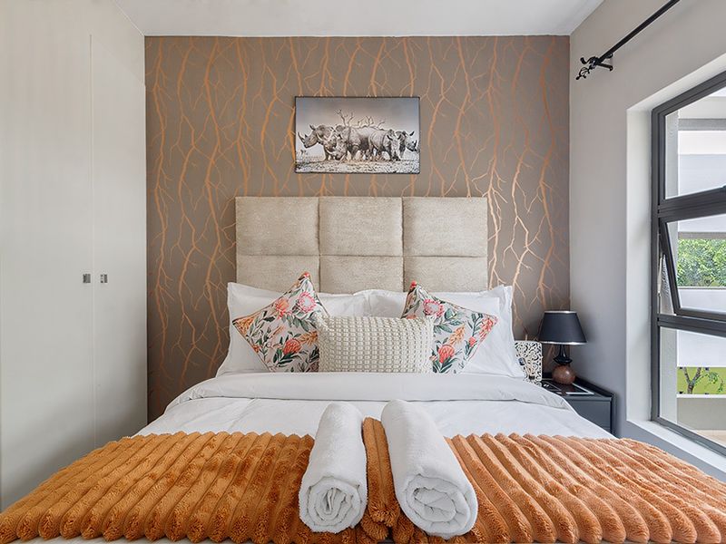 Fully Furnished 2 Bed Apartment  - Photo 7