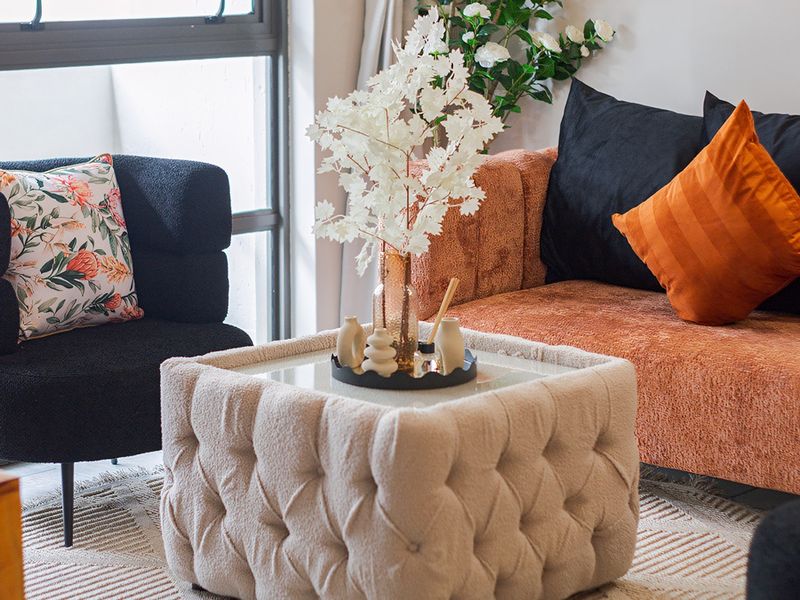 Fully Furnished 2 Bed Apartment  - Photo 2