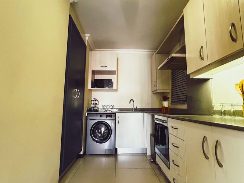 Fully Furnished 1 Bed | Prime Rivonia Location | 1st Floor Apartment - Photo 7