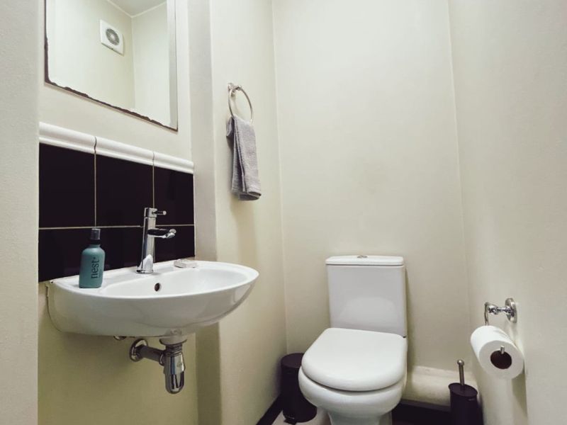 Fully Furnished 1 Bed | Prime Rivonia Location | 1st Floor Apartment - Photo 4