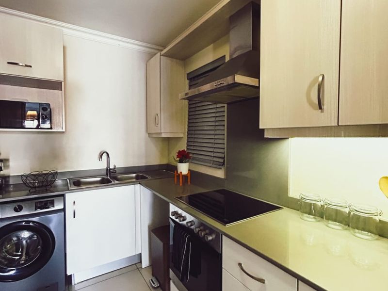 Fully Furnished 1 Bed | Prime Rivonia Location | 1st Floor Apartment - Photo 9