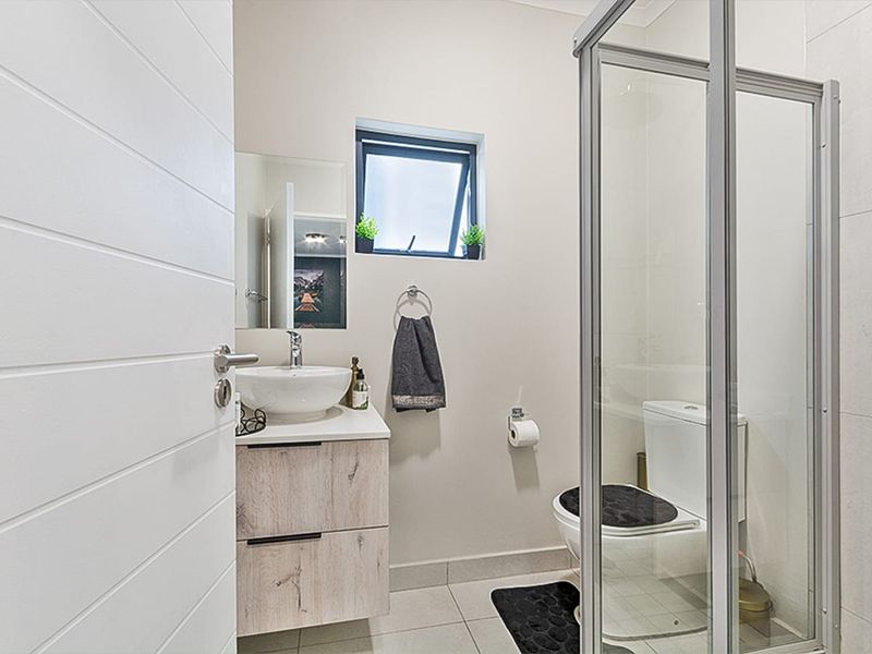 Modern 1 Bedroom Apartment with Stunning Finishes - Photo 7