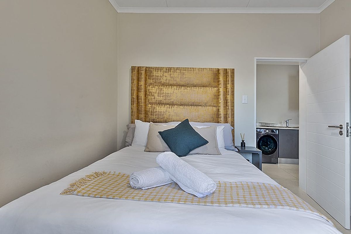 Modern 1 Bedroom Apartment with Stunning Finishes - Photo 5