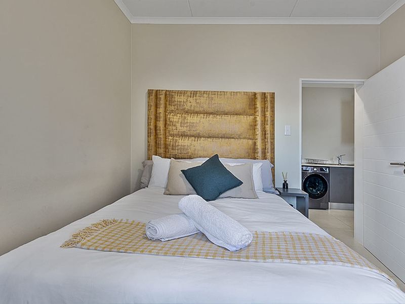 Modern 1 Bedroom Apartment with Stunning Finishes - Photo 5