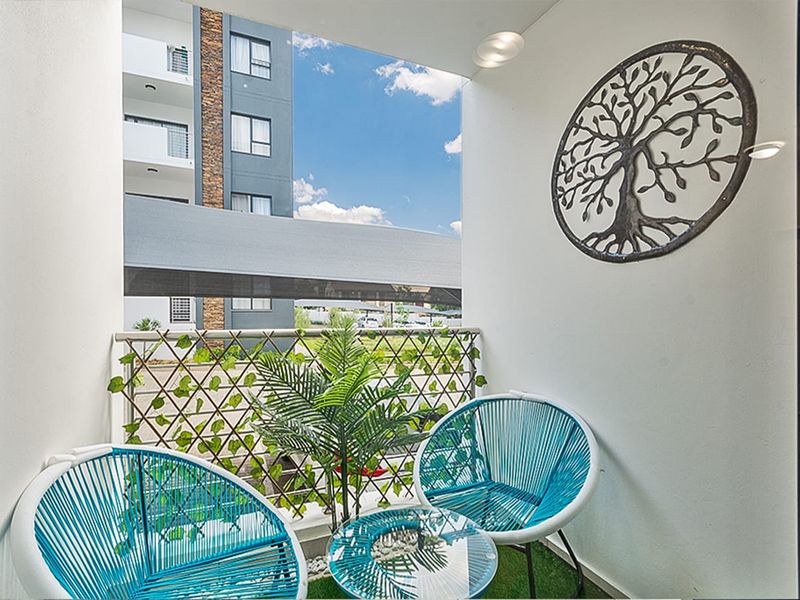 Modern 1 Bedroom Apartment with Stunning Finishes - Photo 3