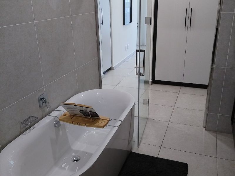 Luxurious three Bedroom  - Photo 5