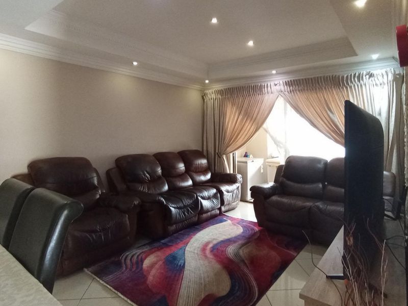 4 bedroom, 3 bathroom house in Savannah Country Estate - Photo 4