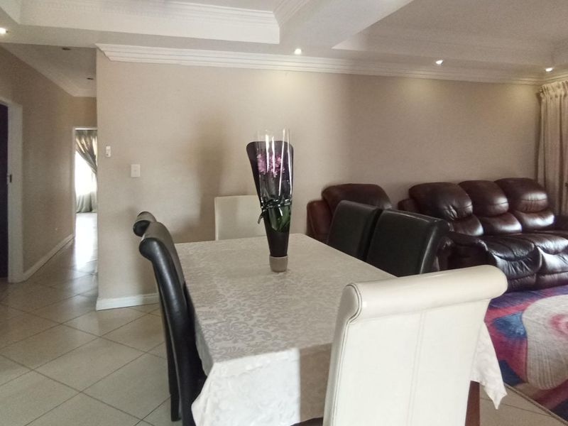 4 bedroom, 3 bathroom house in Savannah Country Estate - Photo 3