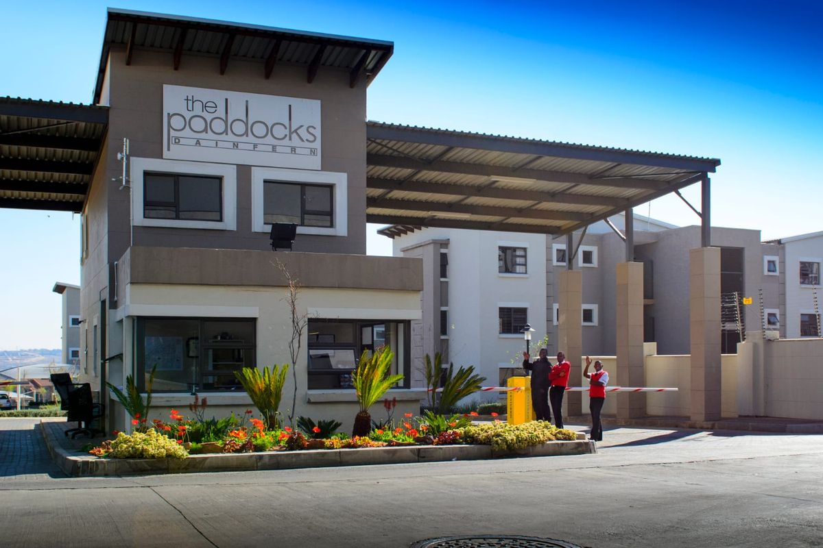 Fully Furnished Studio Apartment  - Photo 2