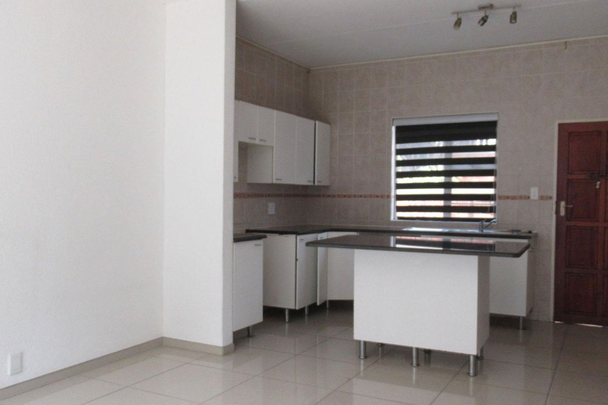 3 Bedroom Townhouse for Sale in Sundowner - Photo 4