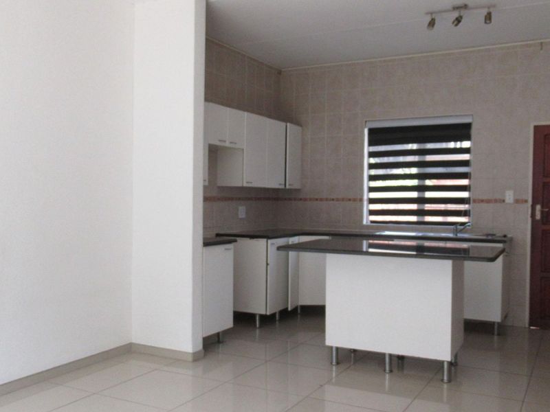 3 Bedroom Townhouse for Sale in Sundowner - Photo 4