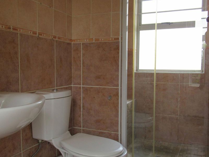 3 Bedroom Townhouse for Sale in Sundowner - Photo 10