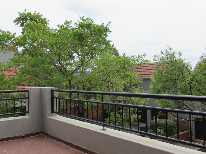 3 Bedroom Townhouse for Sale in Sundowner - Photo 9