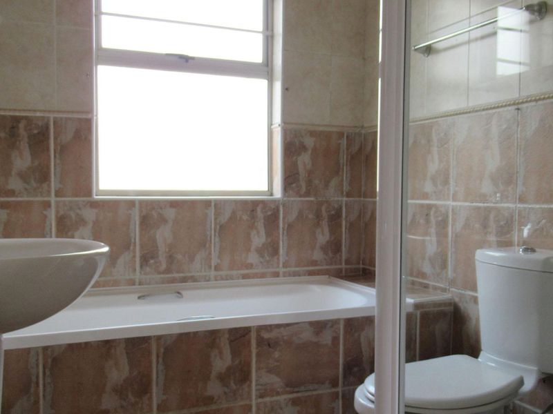 3 Bedroom Townhouse for Sale in Sundowner - Photo 8