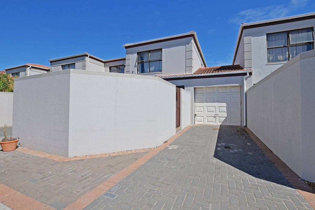 Immaculate Town house in a Homeowners association enclave - Photo 5