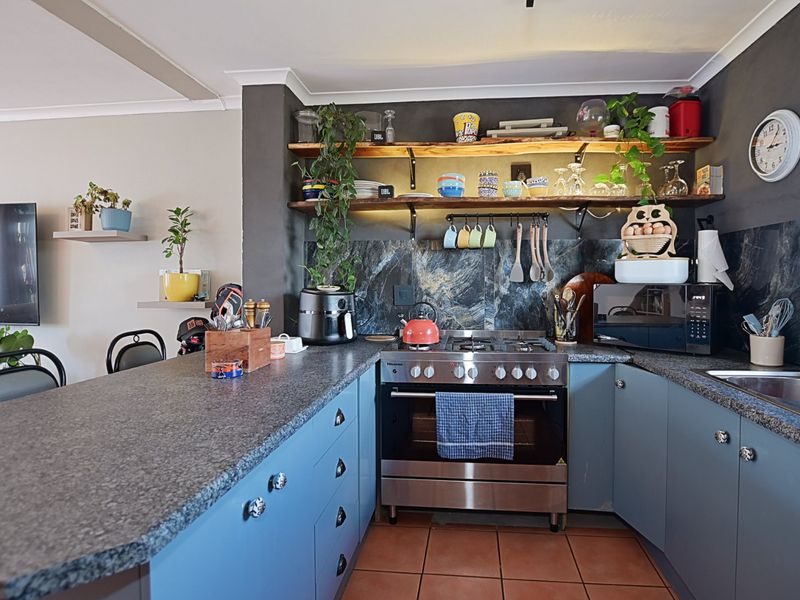Immaculate Town house in a Homeowners association enclave - Photo 10