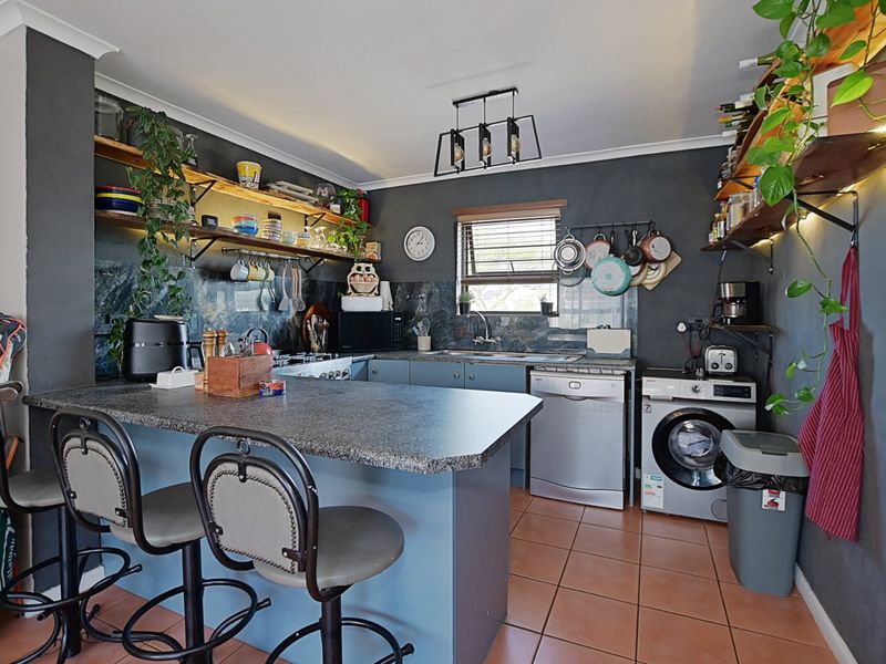 Immaculate Town house in a Homeowners association enclave - Photo 9