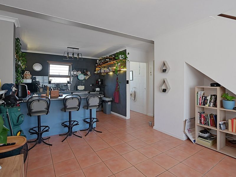 Immaculate Town house in a Homeowners association enclave - Photo 8