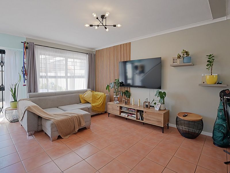 Immaculate Town house in a Homeowners association enclave - Photo 7