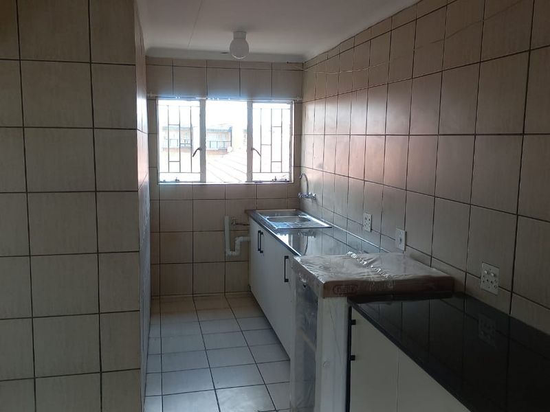 SPACIOUS 2 BEDROOM FLAT FOR RENT!! - Photo 5