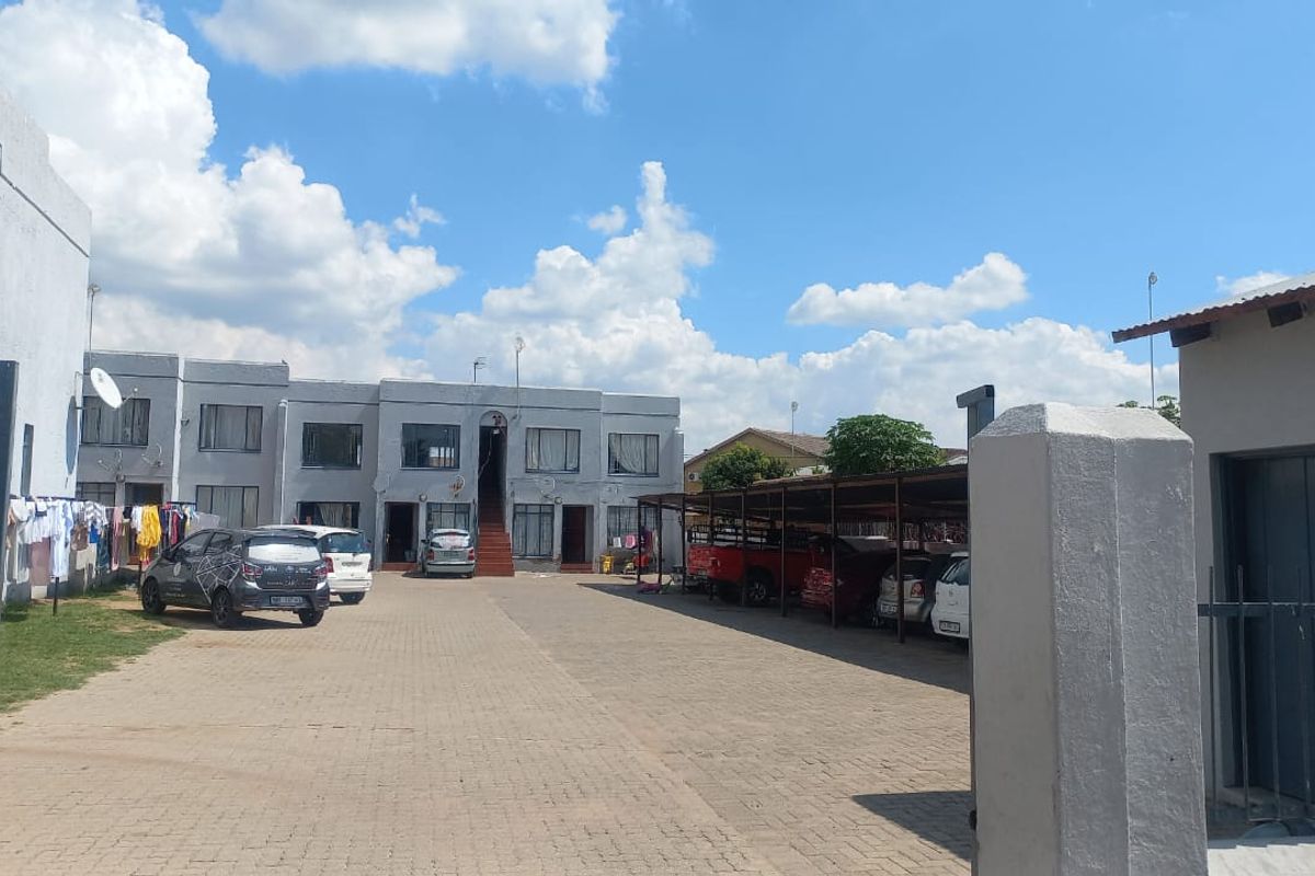 SPACIOUS 2 BEDROOM FLAT FOR RENT!! - Photo 4