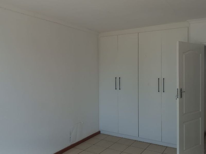 SPACIOUS 2 BEDROOM FLAT FOR RENT!! - Photo 10