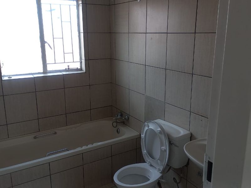 SPACIOUS 2 BEDROOM FLAT FOR RENT!! - Photo 9