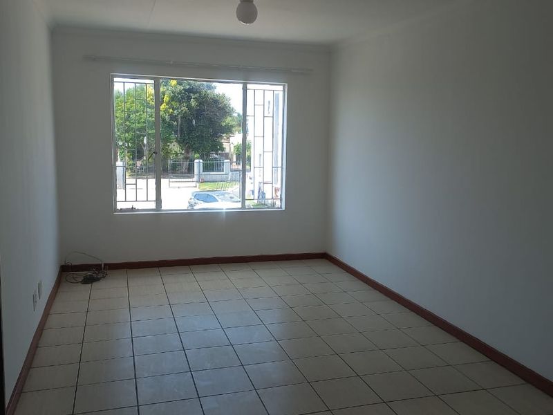SPACIOUS 2 BEDROOM FLAT FOR RENT!! - Photo 8