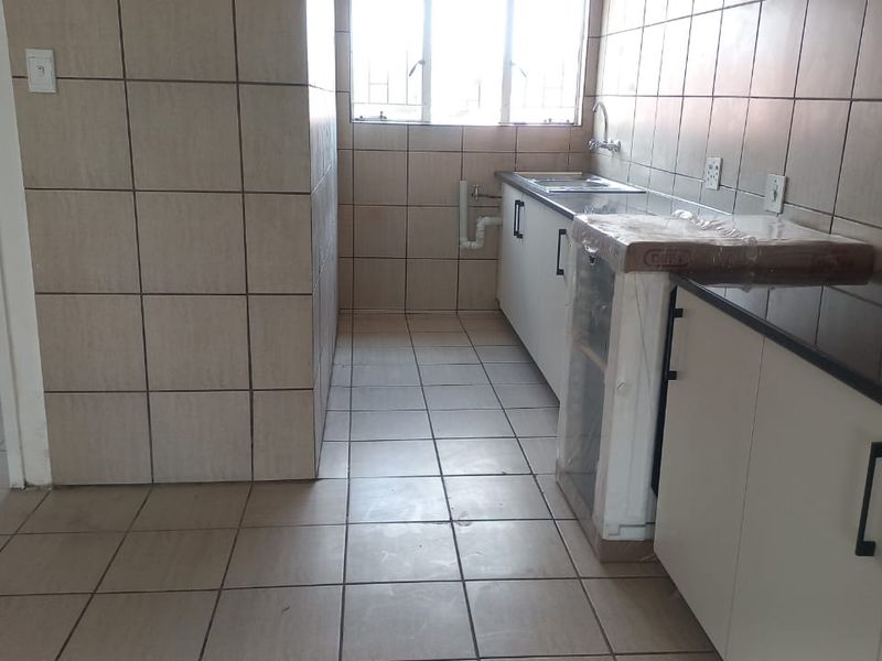 SPACIOUS 2 BEDROOM FLAT FOR RENT!! - Photo 6