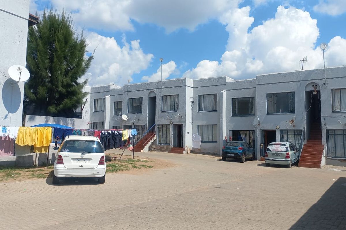 SPACIOUS 2 BEDROOM FLAT FOR RENT!! - Photo 3