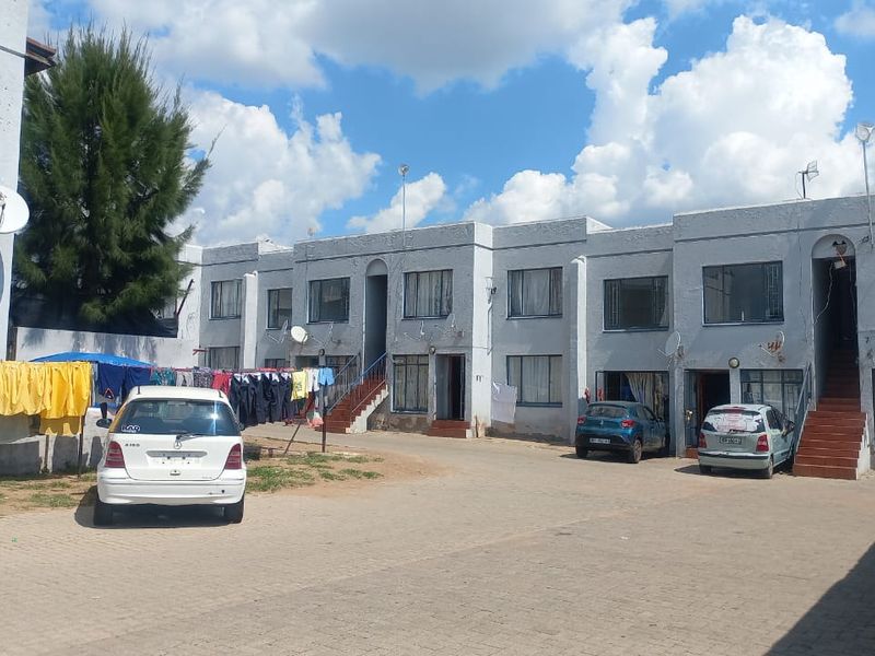 SPACIOUS 2 BEDROOM FLAT FOR RENT!! - Photo 3