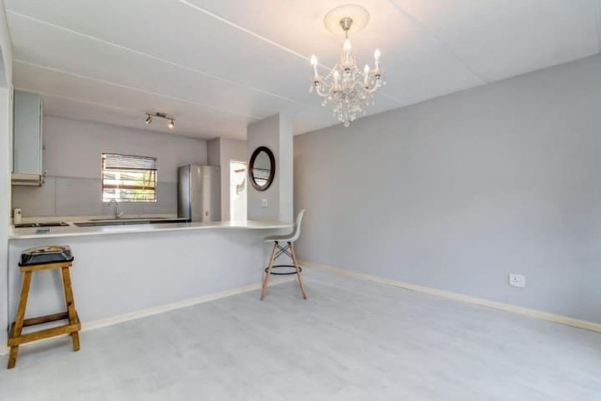 SIMPLY LOVELY! Airbnb allowed. - Photo 3