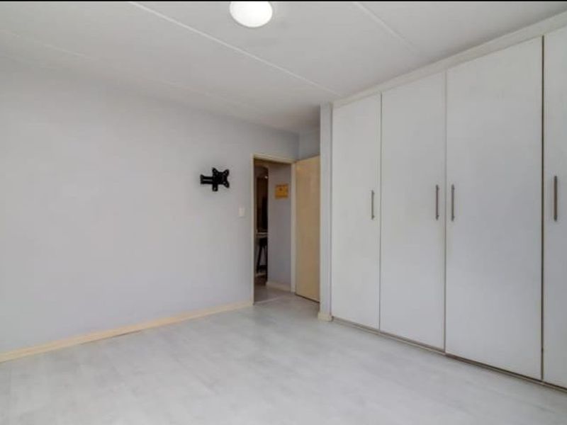 SIMPLY LOVELY! Airbnb allowed. - Photo 9