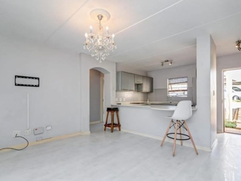 SIMPLY LOVELY! Airbnb allowed. - Photo 4