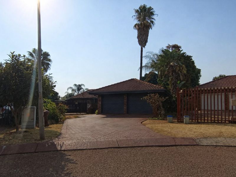 3 Bedroom House for Sale in Pierre van Ryneveld - Photo 3